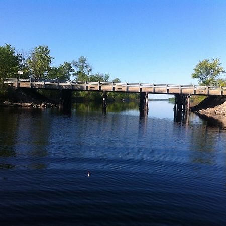 Lake Dalrymple Resort Lagoon City Exterior foto