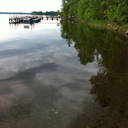 Lake Dalrymple Resort Lagoon City Exterior foto