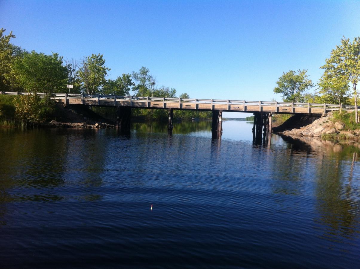 Lake Dalrymple Resort Lagoon City Exterior foto