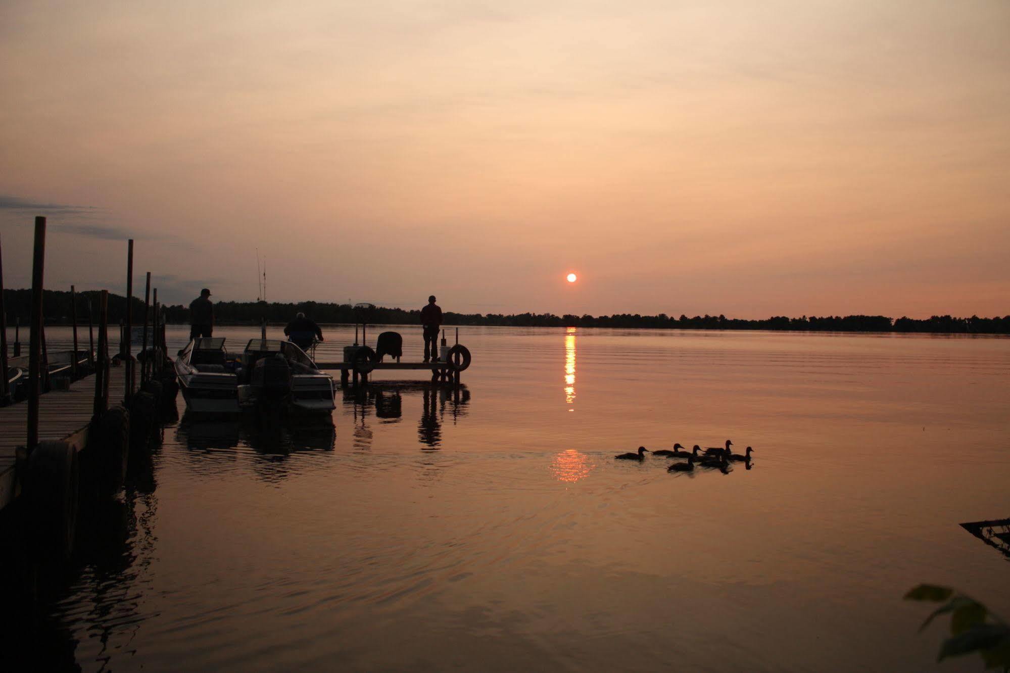 Lake Dalrymple Resort Lagoon City Exterior foto